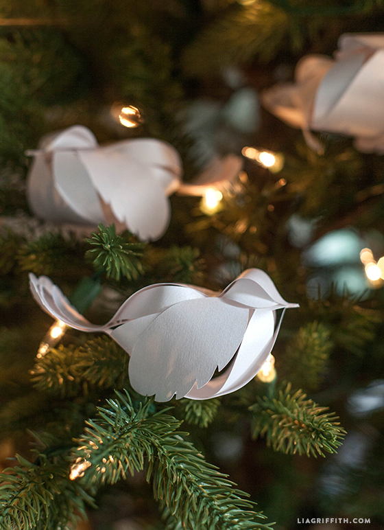How to Make Christmas Crafts With Paper